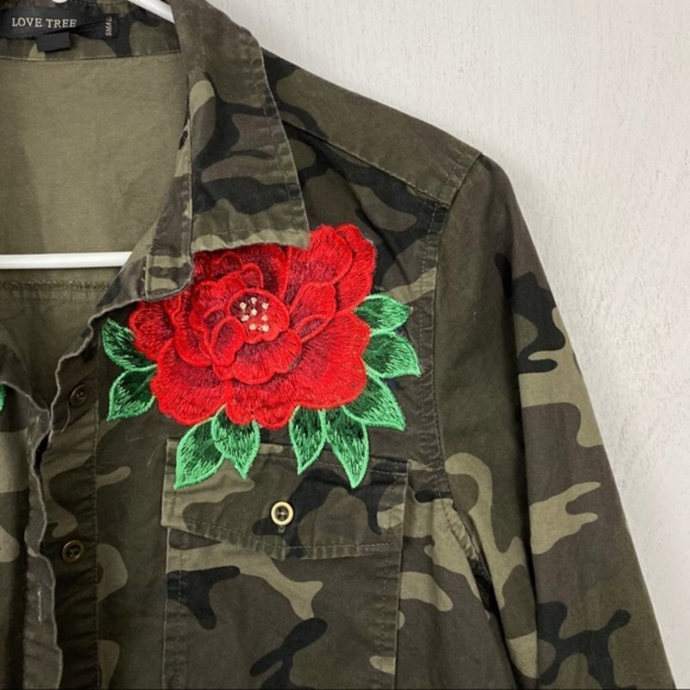 Love Tree Green Camo Rose Embroidered Button-Down Shirt - Picture 2 of 4